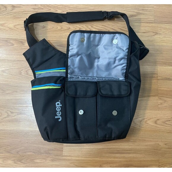 Brand New, never used, without Tags Jeep Crossbody/Shoulder Messenger Bag - Picture 3 of 7